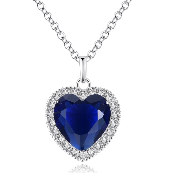 💙Silver Blue Heart Necklce💙 - Picture 2 of 3